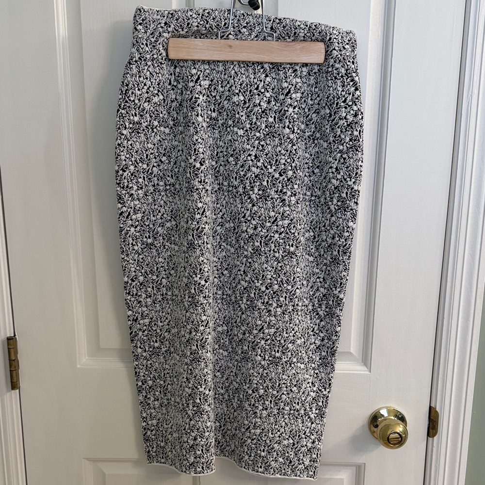 Hugo Boss Black and White Pencil Skirt